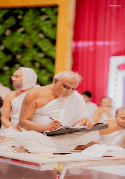 A Golden Presence: Pujya Acharya Bhagwant Bhuvanbhushan Surishvarji Maharaj Saheb at WYCE Exclucity